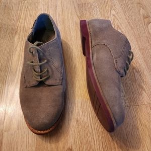 Tan Oxford, gently used